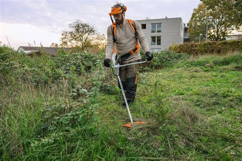 Stihl FS 200 en action