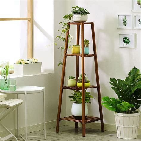 Porte-plantes en bois sur pied de différentes hauteurs