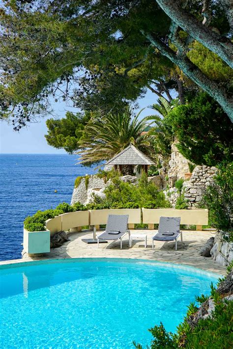 Vue des Jardins du Golf en Côte d'Azur, avec piscine et verdure