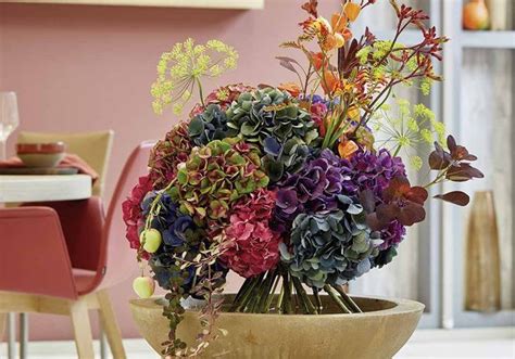 Photo d'un bouquet d'hortensias séchés avec des couleurs vives