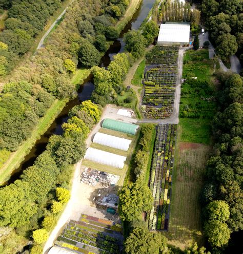 Vue aérienne des pépinières et zones de cultures horticoles dans le secteur de Vauvert