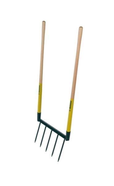 Illustration des outils de jardinage pour travailler un sol argileux (grelinette, croc)
