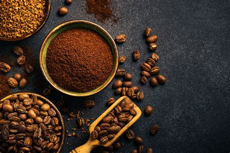 grains de café et marc de café