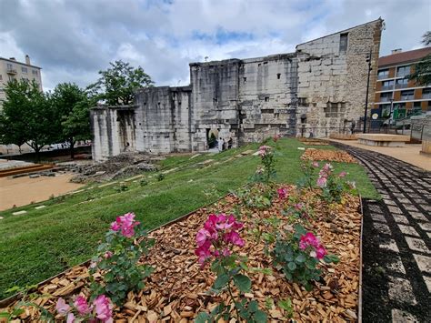 Vue aérienne du Jardin de Cybèle avec les vestiges antiques