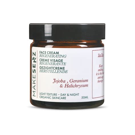 Crème géranium et jojoba sur un fond botanique
