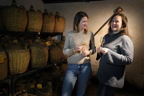 Portrait des sœurs Alice et Claire Burnez au sein de la maison Prunier