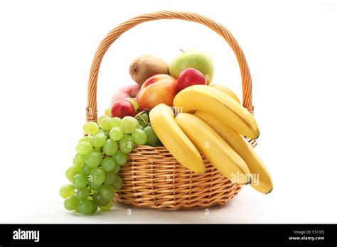 Fruits rouges frais dans un panier