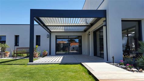 Pergola adossée à une maison