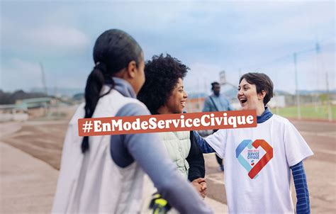 Jeunes volontaires en service civique participant à une mission d'intérêt général
