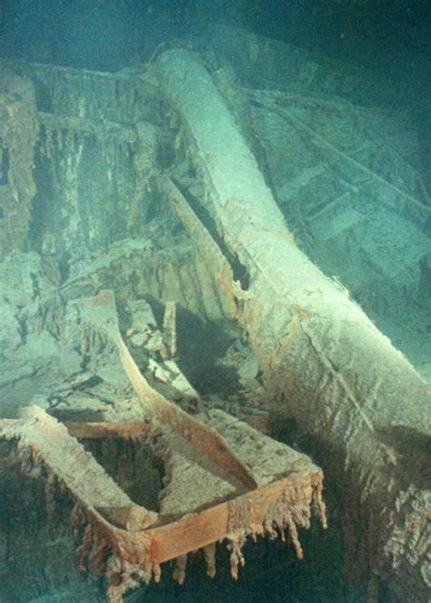 Vue sous-marine de l'épave du Titanic