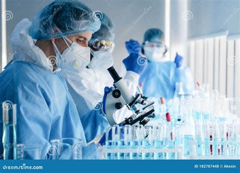 Équipe de recherche en laboratoire sur la création variétale