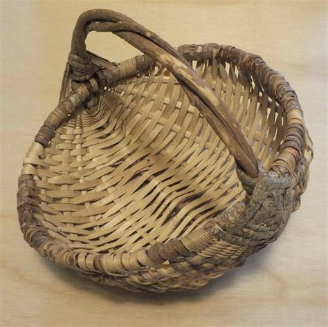 Panier en noisetier fini
