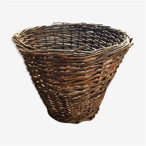 Panier rustique en noisetier