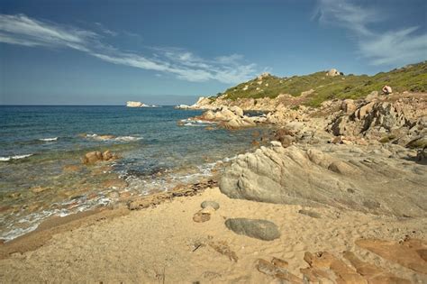 Plage méditerranéenne ensoleillée