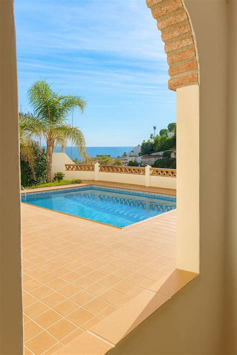Club Belambra avec piscine et vue sur la mer