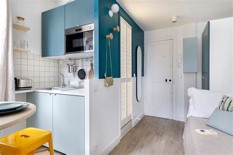 Intérieur d'un studio standard avec coin cuisine