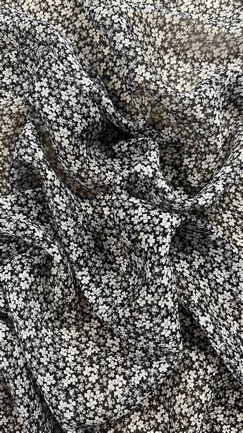 Mousseline plissée à motifs floraux