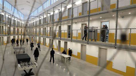 Le Mange-Roña dans sa prison