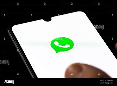iPod Touch avec l'application WhatsApp affichée sur l'écran