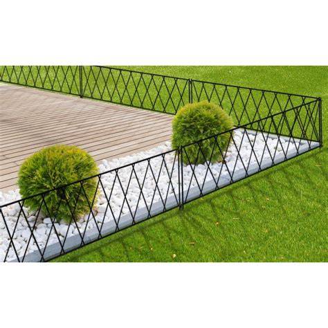 Exemple de bordure métallique dans un jardin