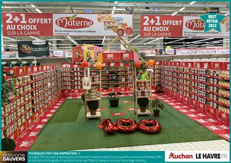 Présentation de produits de fête dans le magasin