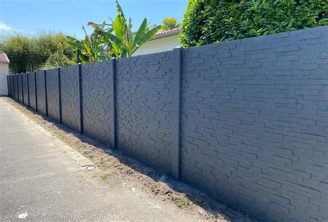 Diversité des textures et couleurs possibles pour les clôtures en béton