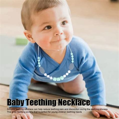 Bébé avec un collier de dentition