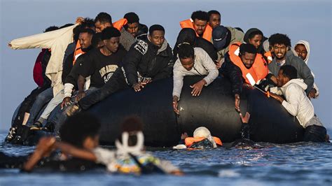 Illustration d'embarcations de fortune utilisées par les migrants