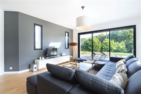 Intérieur moderne et cosy d'un salon d'appartement