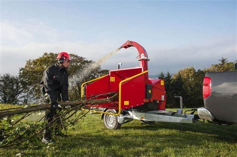 Image d'un broyeur de branches en action