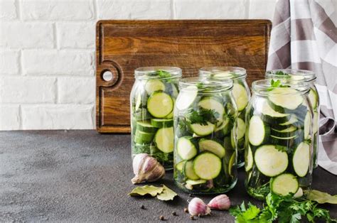 Bocaux de courgettes au vinaigre