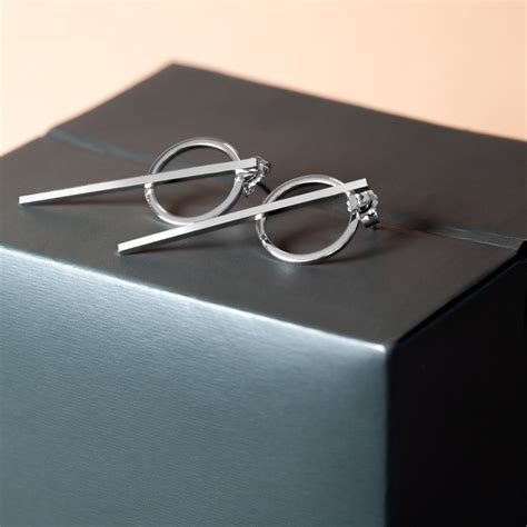 Barrette cardinalice et anneau