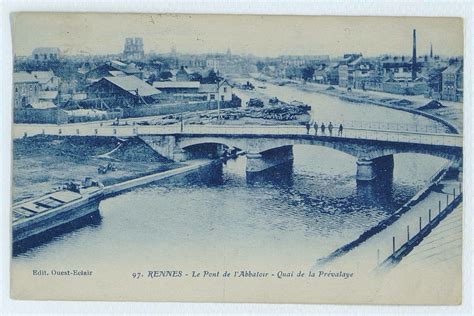 Vue aérienne de la Prévalaye à Rennes, montrant des parcelles agricoles et des espaces naturels