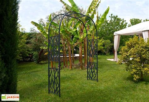 Arche de jardin en métal verte avec rosiers grimpants