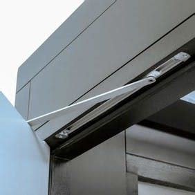 Diagramme comparant le ferme-porte en applique et le ferme-porte encastré