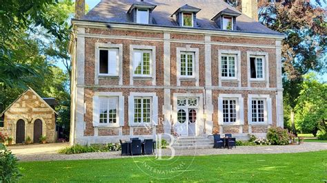 Extérieur du Manoir de l'Étang avec piscine