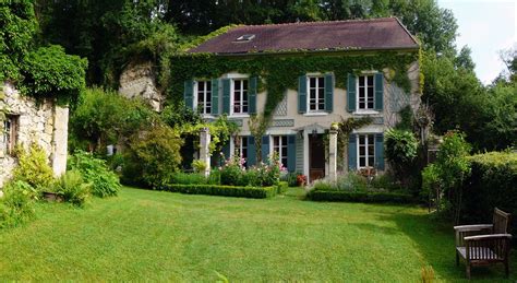 Maison de campagne française avec jardin