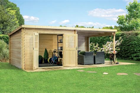 Vue intérieure d'un abri de jardin parfaitement organisé
