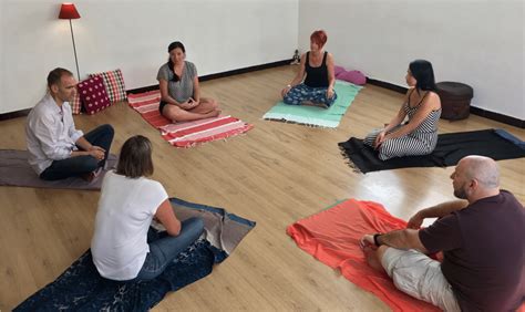 Sophrologue en séance de relaxation