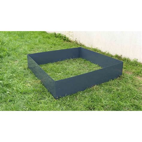 image d'un carré potager en métal