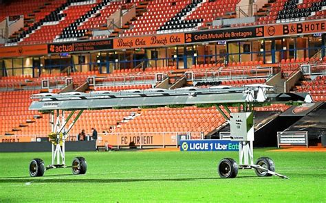 Rampes de luminothérapie sur un terrain de sport