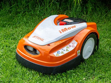Robot tondeuse Stihl iMOW RMI 422 en action
