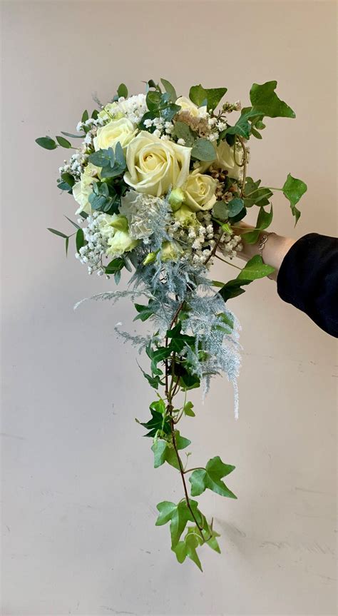Bouquet de mariée cascade avec du lierre