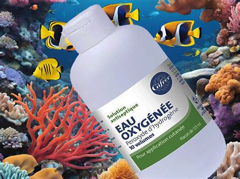 Bouteille d'eau oxygénée et un coton-tige