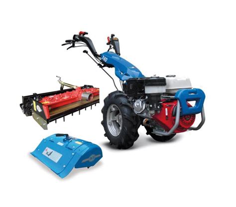 Un motoculteur BCS travaillant une planche permanente