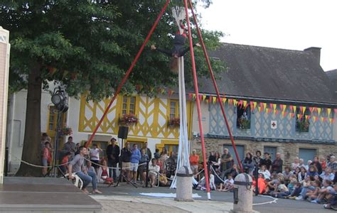 Ambiance festive du Village de Cirque
