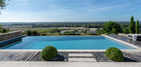 Exemple de piscine sur mesure par Mondial Piscine