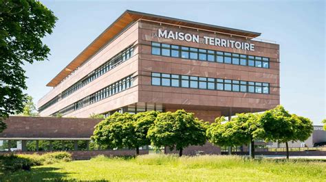 Bâtiment moderne représentant la Maison du Territoire