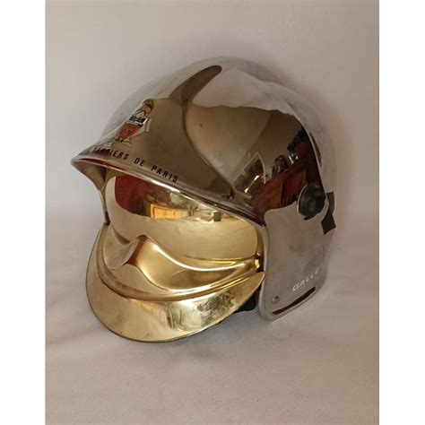 Inspection visuelle d'un casque de pompier