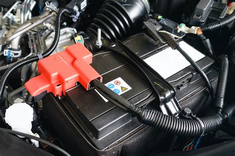 Image d'une batterie de voiture et de ses bornes